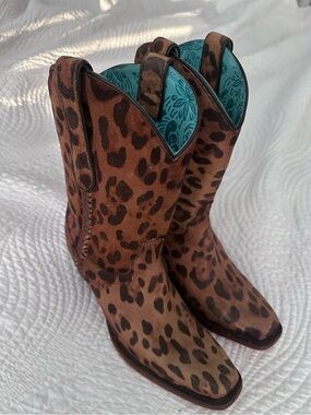NWOT Leopard Print Heeled Western Boots in Brown